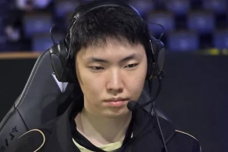 Chovy：冰鸟打瑞兹10把赢9把，目前团队配合上出现了些偏差